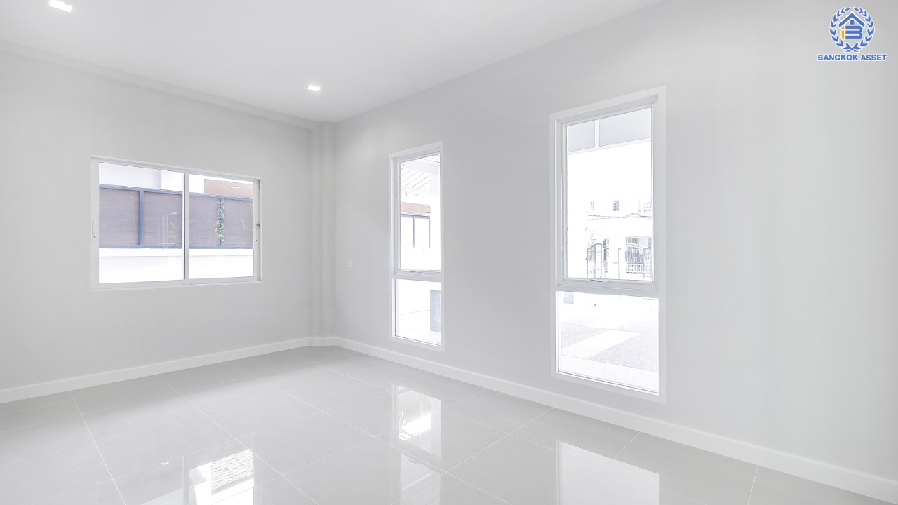 บ้านมือสองตกแต่งใหม่ ม.มณีรินทร์พาร์ค รัตนาธิเบศร์-ท่าอิฐ แบรนด์ Property Perfect เนื้อที่ 71.3 ตร.ว. ฟังก์ชัน 4 ห้องนอน 3 ห้องน้ำ 1 ห้องอเนกประสงค์ จอดรถได้ 4 คัน บนทำเลศักยภาพ เชื่อมต่อทั้ง ถ.รัตนาธิเบศร์ และถ.ราชพฤกษ์ ใจกลาง 2 เซ็นทรัลฯ  ใกล้ทางด่วนงามวงศ์วาน และเพียง 10 นาที ถึงรถไฟฟ้า "สถานีบางรักน้อยท่าอิฐ"